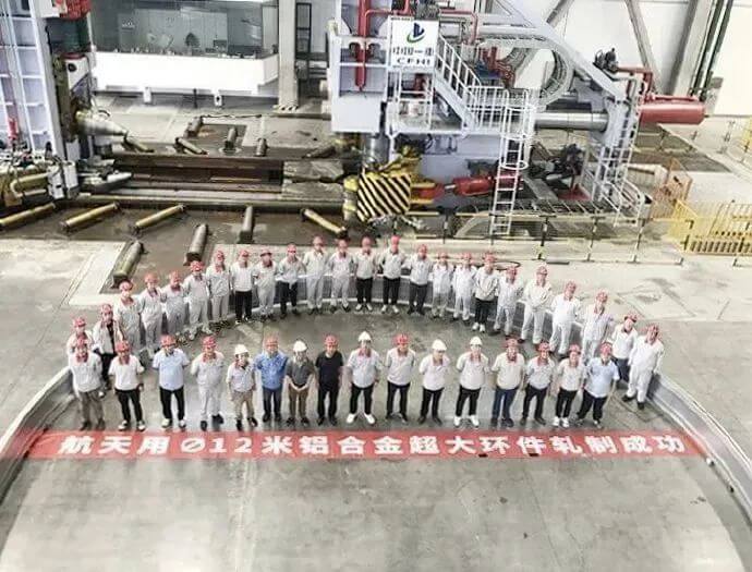 China Yizhong's 12 meter light alloy ring rolling mill successfully rolled in one go